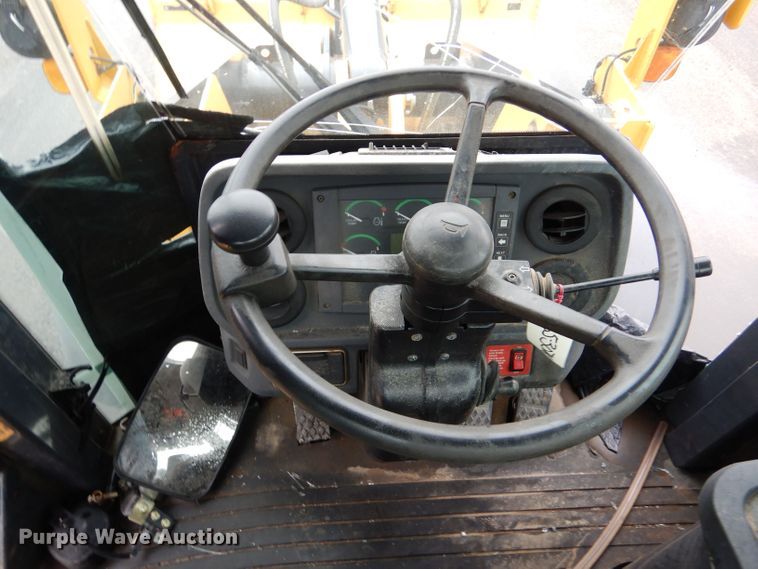 image for item LU9561 2006 John Deere 444J  wheel loader