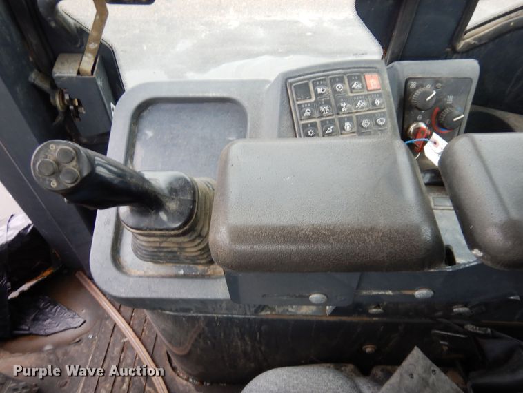 image for item LU9561 2006 John Deere 444J  wheel loader