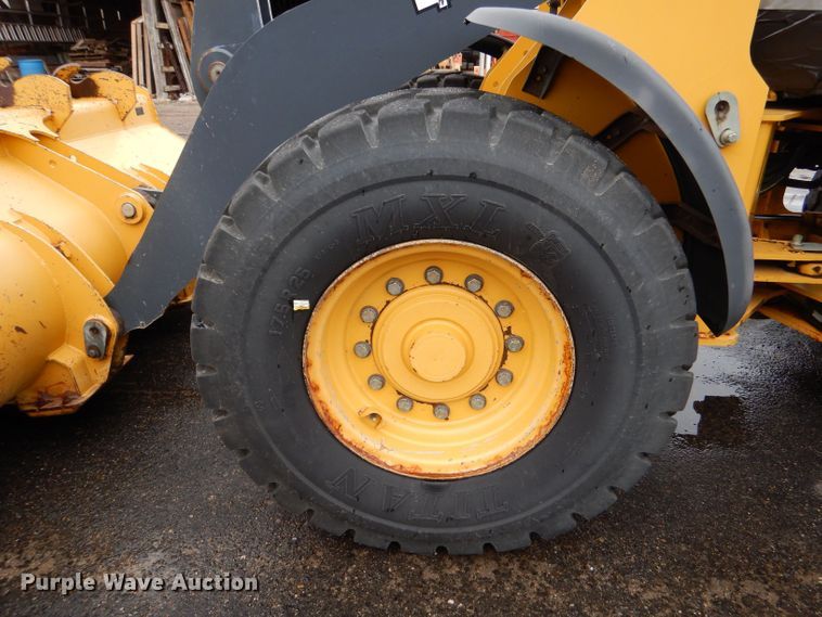 image for item LU9561 2006 John Deere 444J  wheel loader