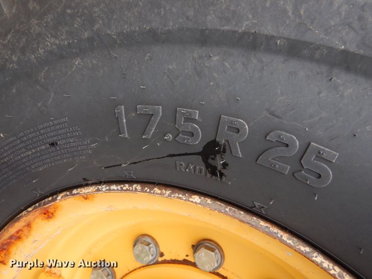 image for item LU9561 2006 John Deere 444J  wheel loader
