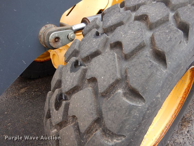 image for item LU9561 2006 John Deere 444J  wheel loader