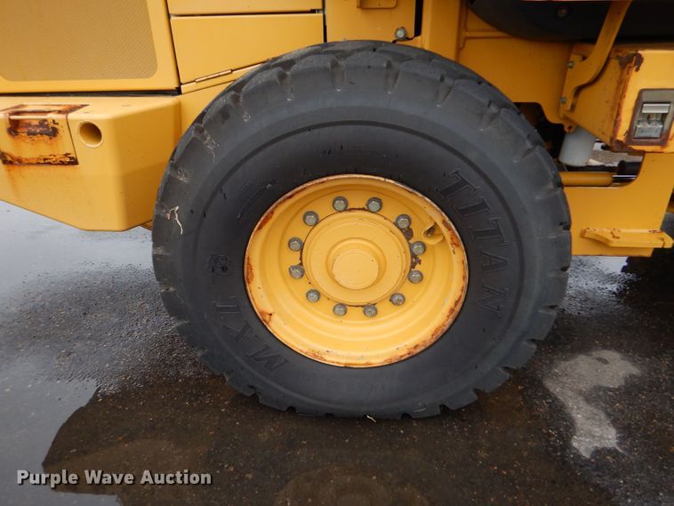 image for item LU9561 2006 John Deere 444J  wheel loader