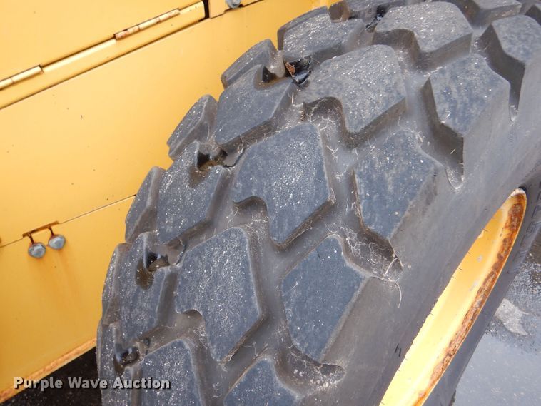 image for item LU9561 2006 John Deere 444J  wheel loader