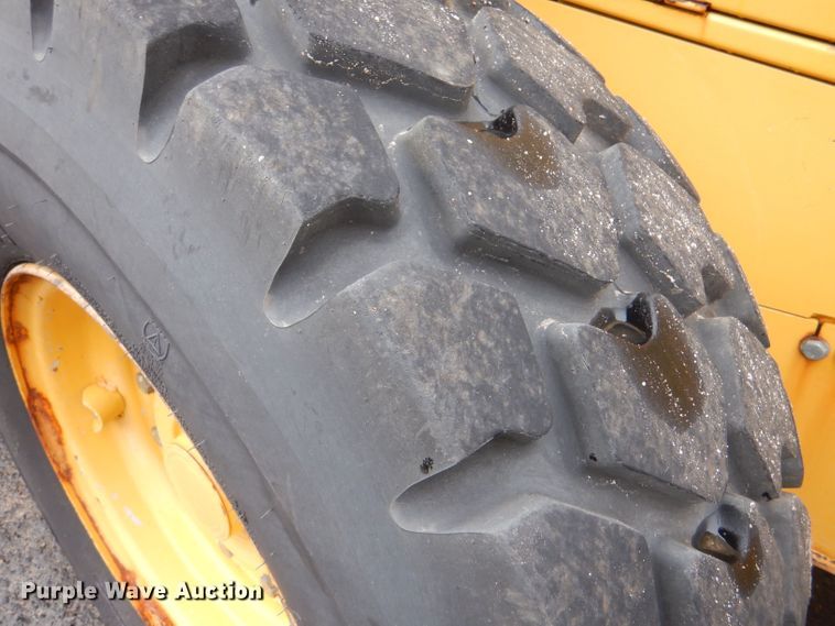 image for item LU9561 2006 John Deere 444J  wheel loader