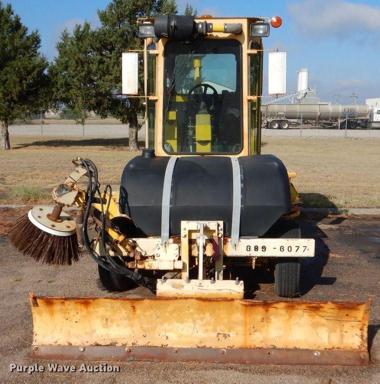 image for item LU9564 2007 Superior Broom DT80CT broom