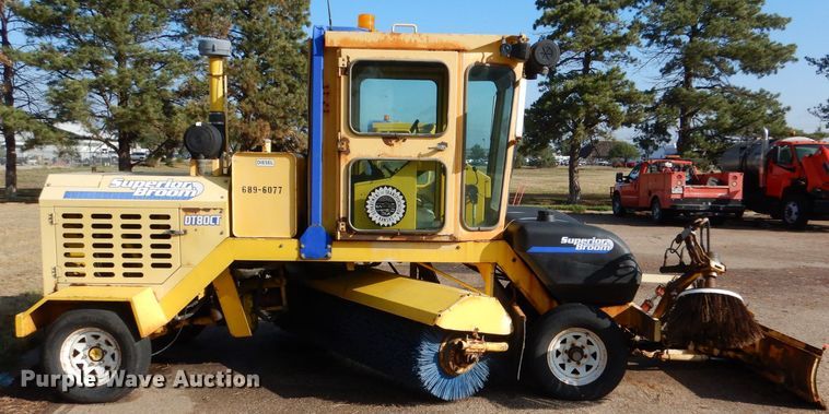 image for item LU9564 2007 Superior Broom DT80CT broom