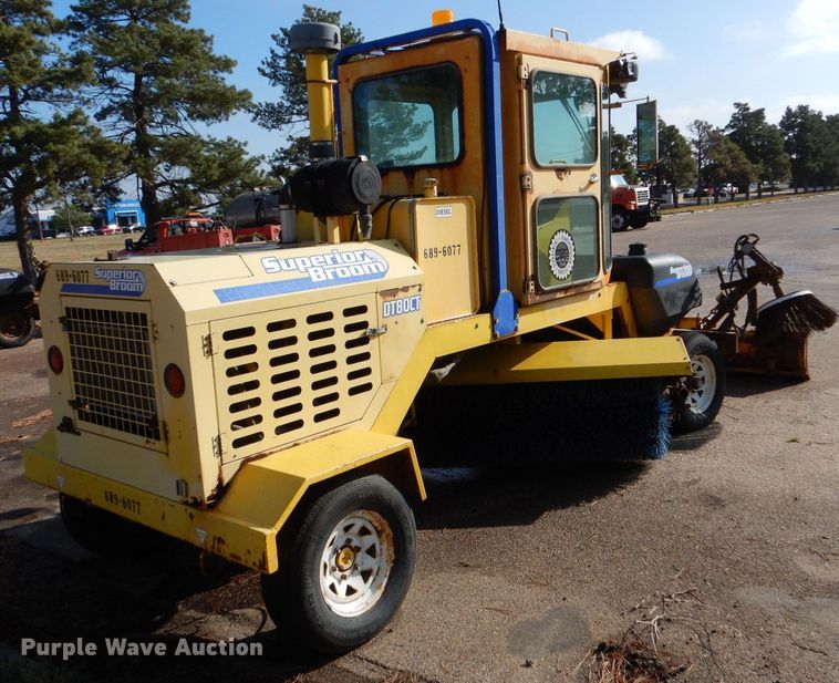 image for item LU9564 2007 Superior Broom DT80CT broom