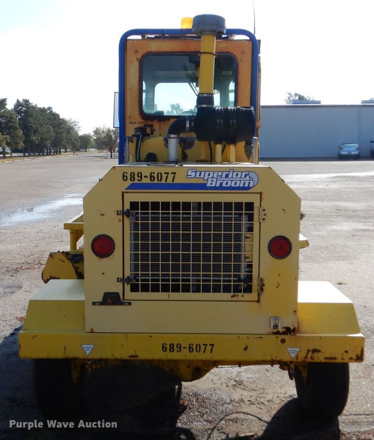 image for item LU9564 2007 Superior Broom DT80CT broom