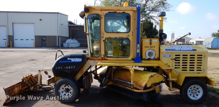 image for item LU9564 2007 Superior Broom DT80CT broom