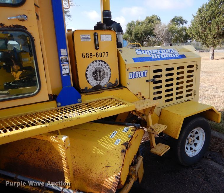 image for item LU9564 2007 Superior Broom DT80CT broom