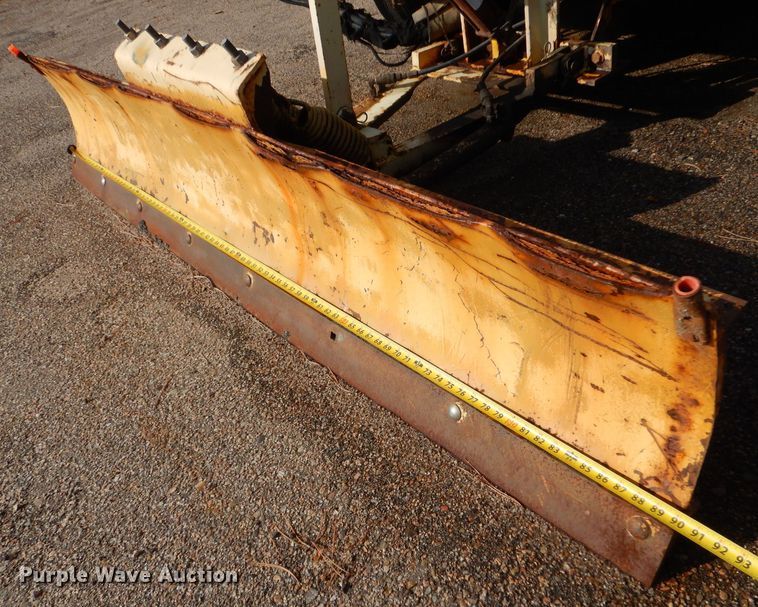 image for item LU9564 2007 Superior Broom DT80CT broom