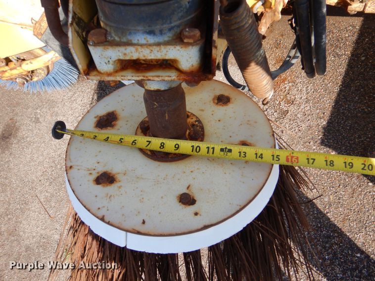 image for item LU9564 2007 Superior Broom DT80CT broom