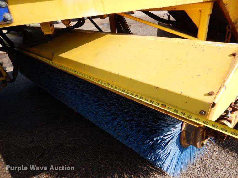 image for item LU9564 2007 Superior Broom DT80CT broom