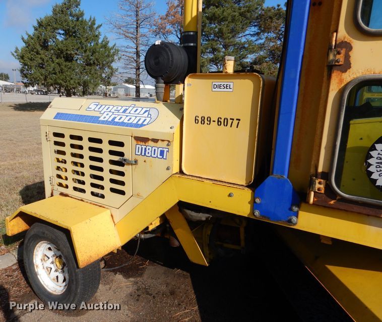 image for item LU9564 2007 Superior Broom DT80CT broom