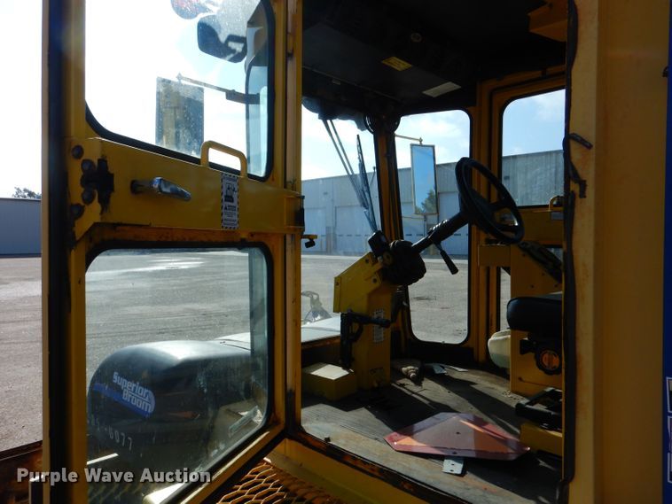 image for item LU9564 2007 Superior Broom DT80CT broom