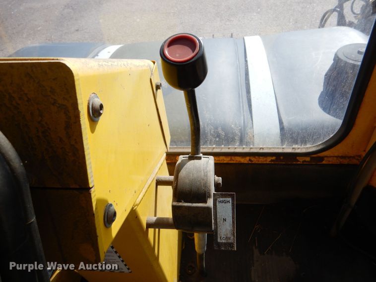 image for item LU9564 2007 Superior Broom DT80CT broom