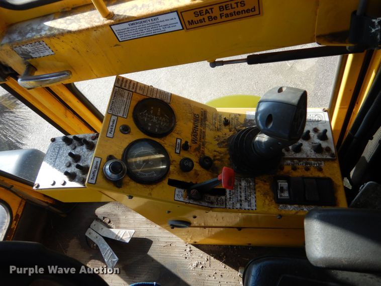 image for item LU9564 2007 Superior Broom DT80CT broom