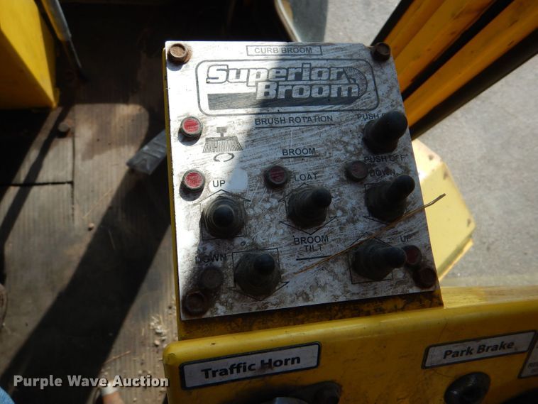 image for item LU9564 2007 Superior Broom DT80CT broom