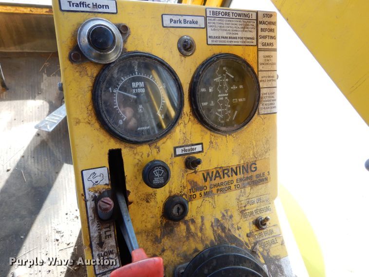 image for item LU9564 2007 Superior Broom DT80CT broom