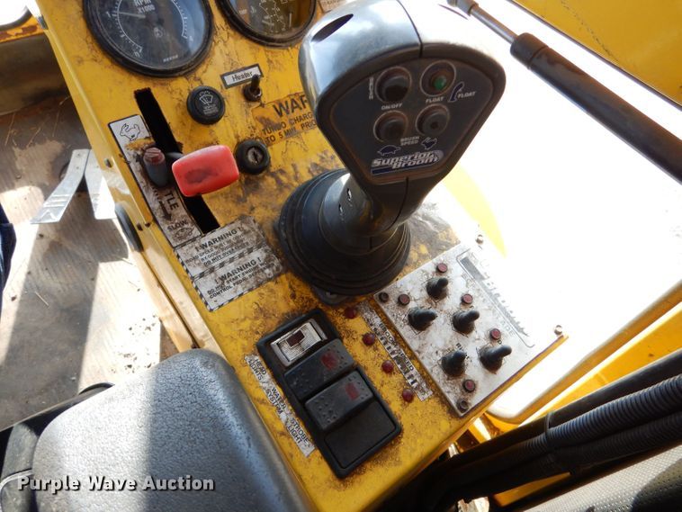 image for item LU9564 2007 Superior Broom DT80CT broom