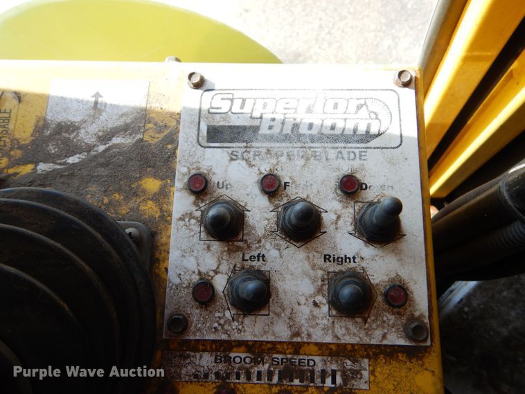 image for item LU9564 2007 Superior Broom DT80CT broom