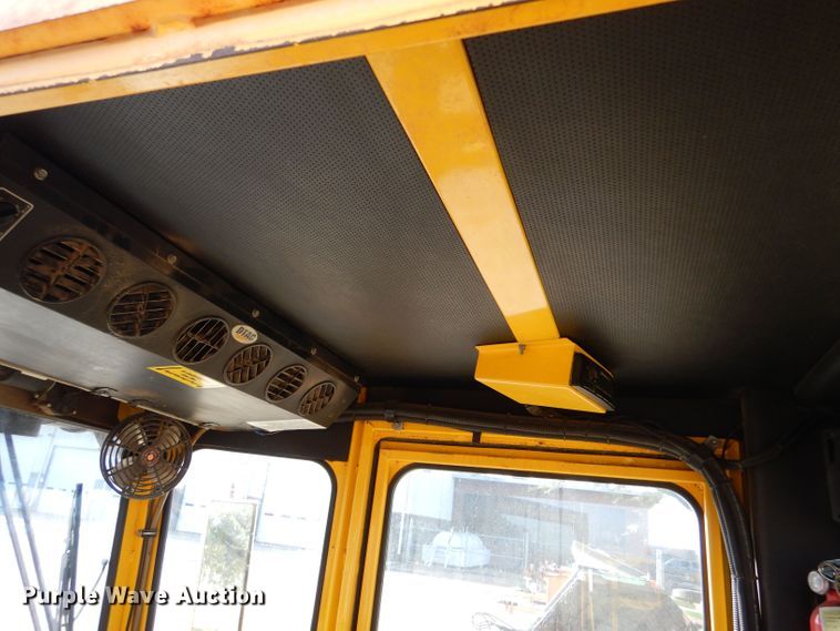 image for item LU9564 2007 Superior Broom DT80CT broom