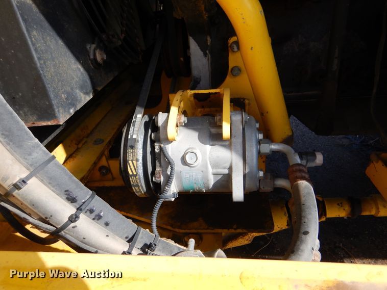 image for item LU9564 2007 Superior Broom DT80CT broom