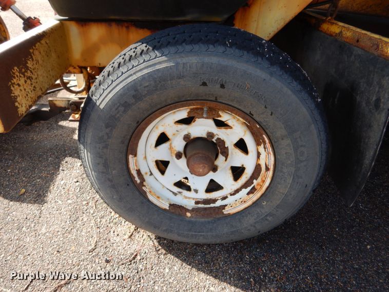 image for item LU9564 2007 Superior Broom DT80CT broom