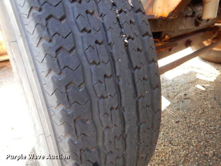 image for item LU9564 2007 Superior Broom DT80CT broom