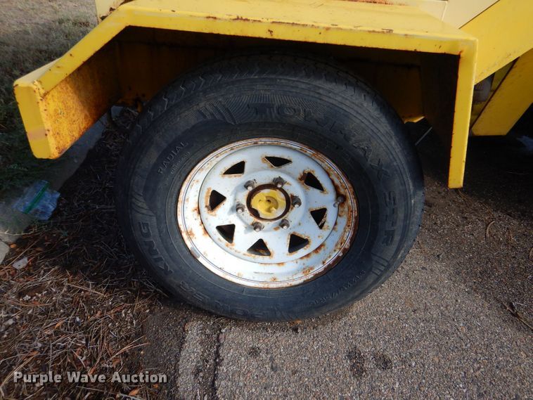 image for item LU9564 2007 Superior Broom DT80CT broom