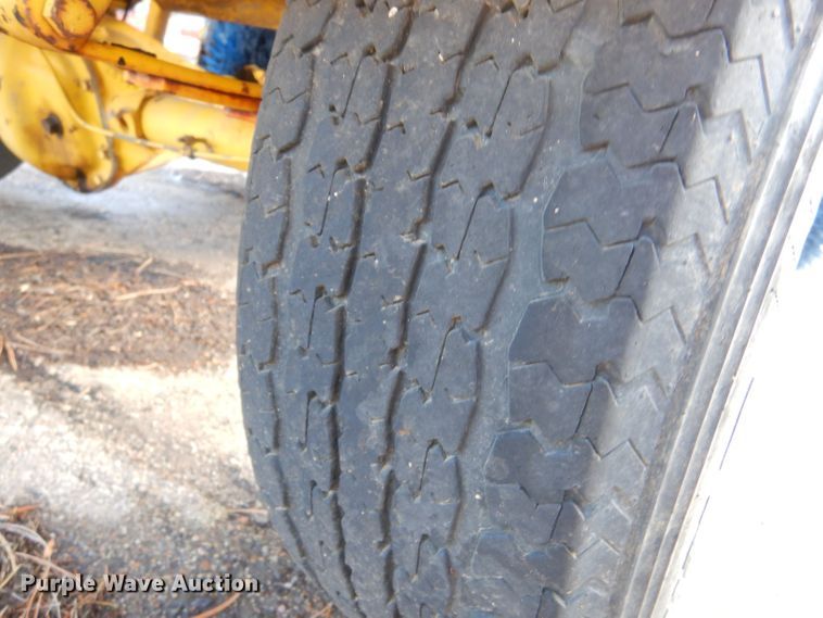 image for item LU9564 2007 Superior Broom DT80CT broom