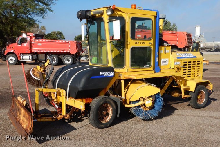 image for item LU9565 2010 Superior Broom DT80-J broom