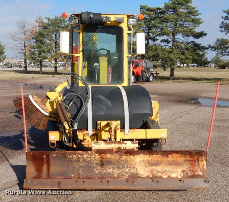 image for item LU9565 2010 Superior Broom DT80-J broom