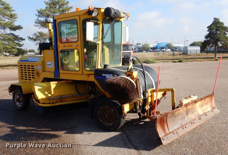 image for item LU9565 2010 Superior Broom DT80-J broom