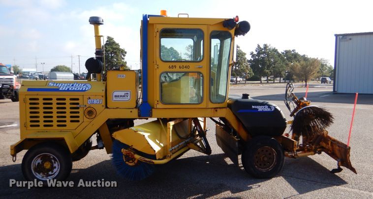 image for item LU9565 2010 Superior Broom DT80-J broom