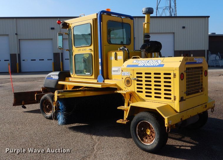 image for item LU9565 2010 Superior Broom DT80-J broom