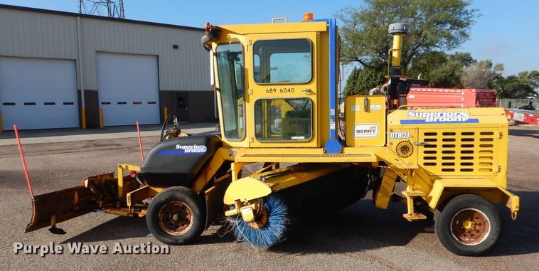 image for item LU9565 2010 Superior Broom DT80-J broom