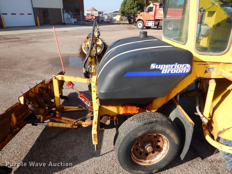 image for item LU9565 2010 Superior Broom DT80-J broom