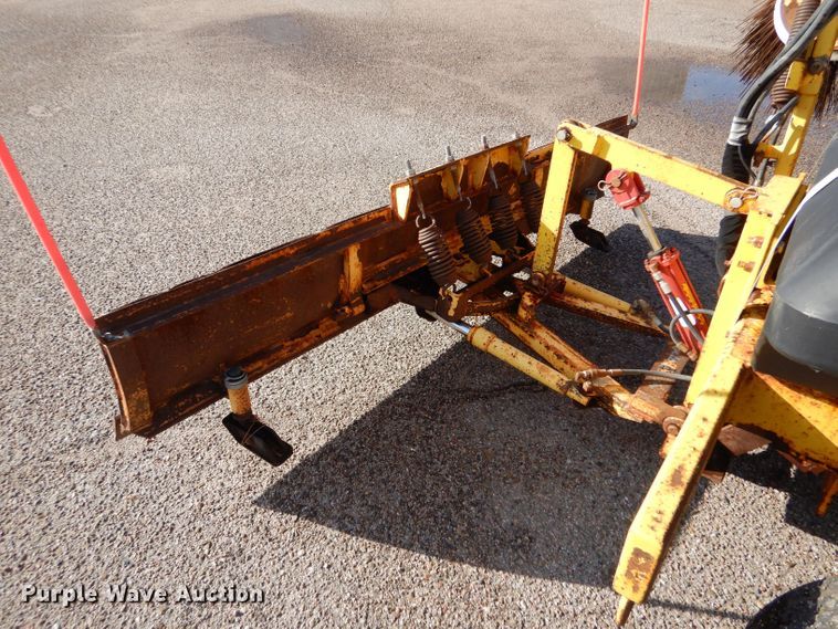 image for item LU9565 2010 Superior Broom DT80-J broom