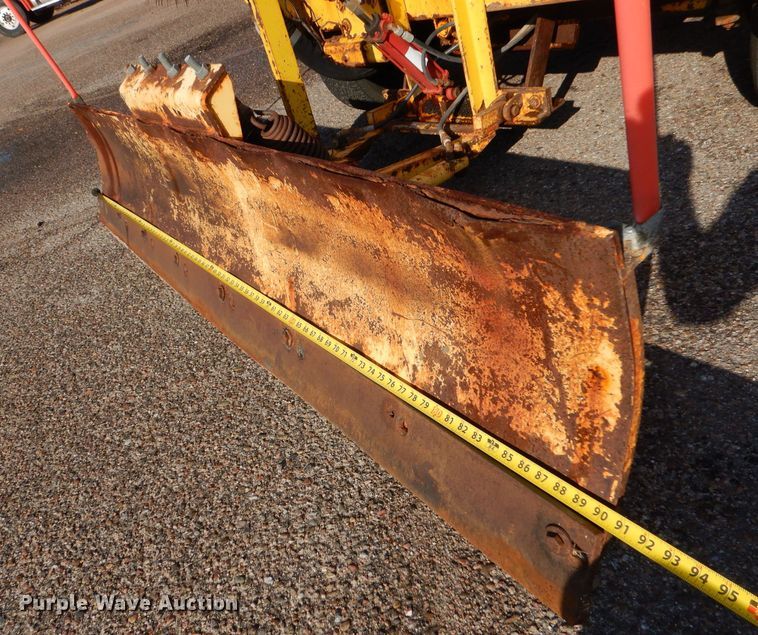 image for item LU9565 2010 Superior Broom DT80-J broom