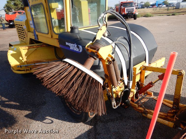 image for item LU9565 2010 Superior Broom DT80-J broom