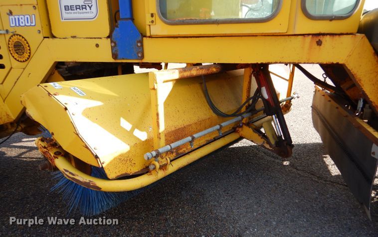 image for item LU9565 2010 Superior Broom DT80-J broom