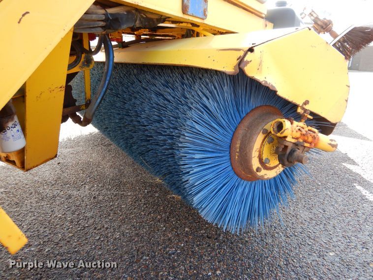 image for item LU9565 2010 Superior Broom DT80-J broom