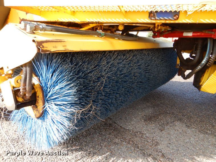 image for item LU9565 2010 Superior Broom DT80-J broom