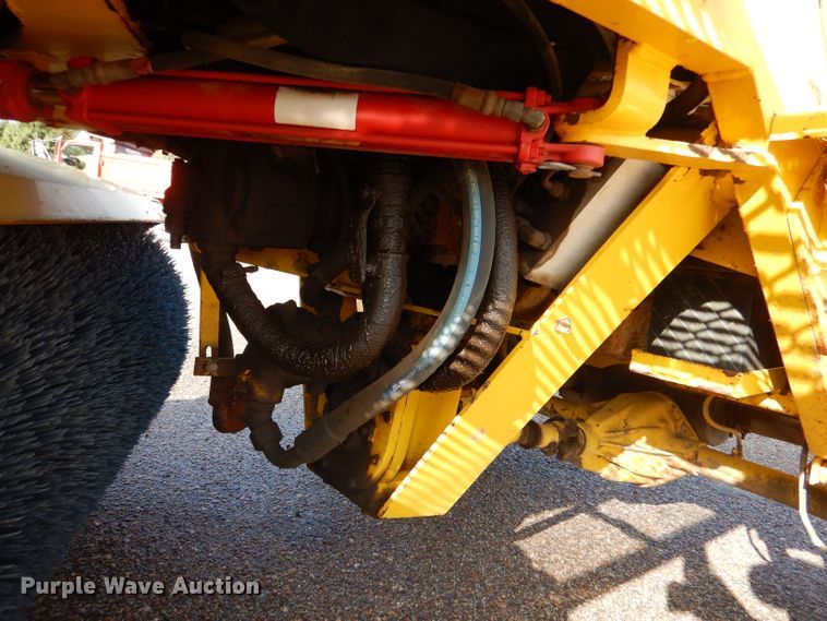 image for item LU9565 2010 Superior Broom DT80-J broom