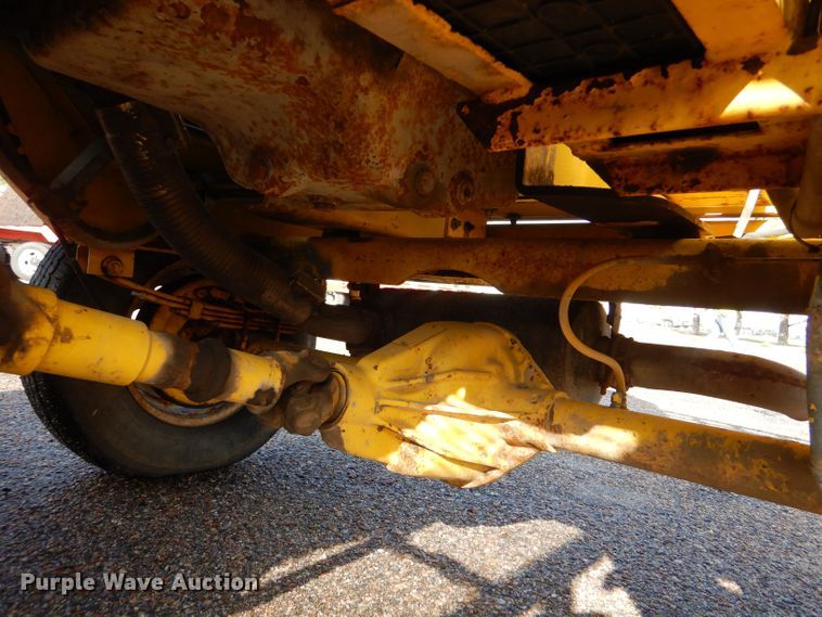 image for item LU9565 2010 Superior Broom DT80-J broom