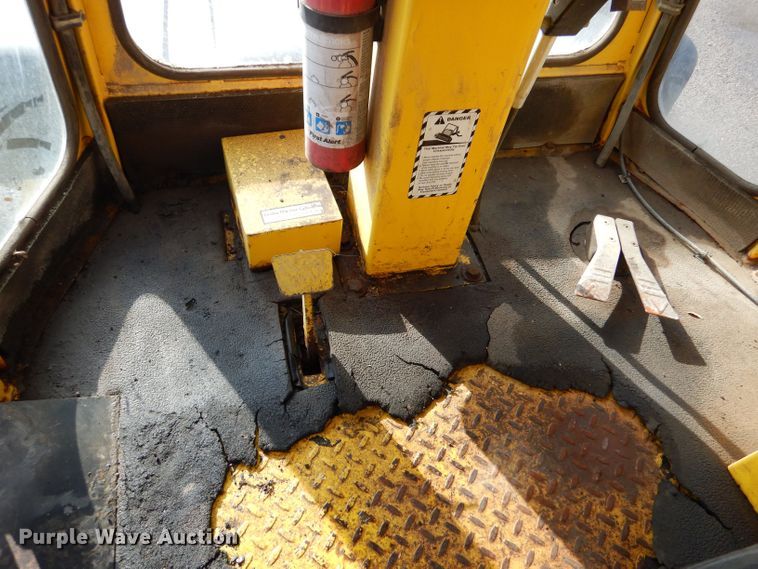 image for item LU9565 2010 Superior Broom DT80-J broom