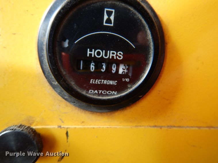 image for item LU9565 2010 Superior Broom DT80-J broom