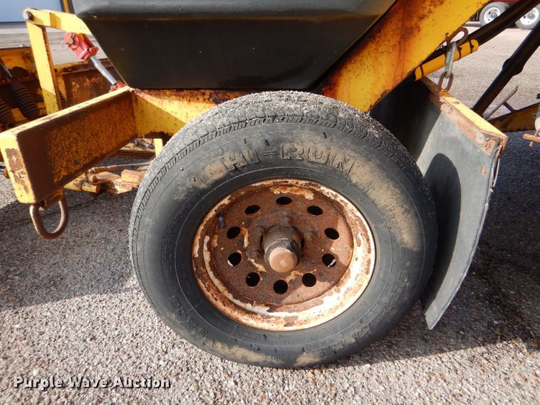 image for item LU9565 2010 Superior Broom DT80-J broom