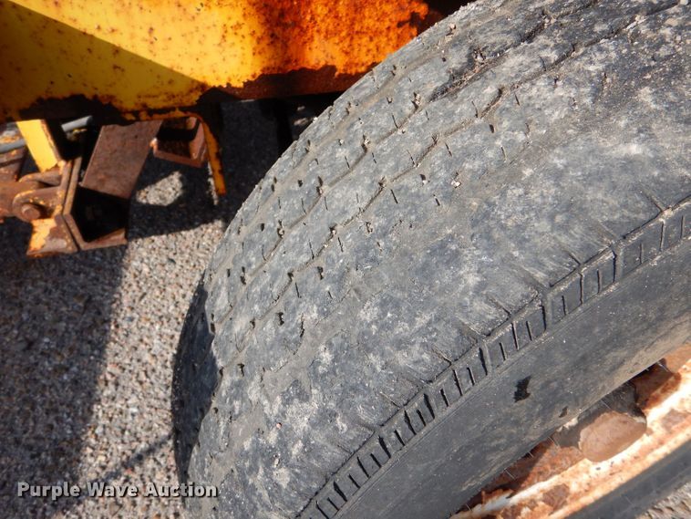 image for item LU9565 2010 Superior Broom DT80-J broom